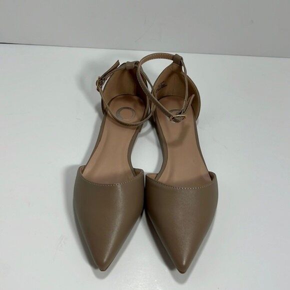 Journee Collection Reba Taupe Flats size 6 - Picture 1 of 5